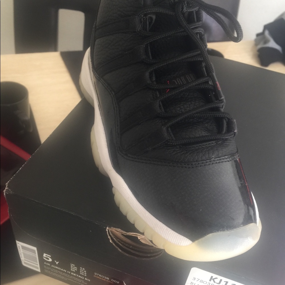 Sneakers - Picture 4 of 8